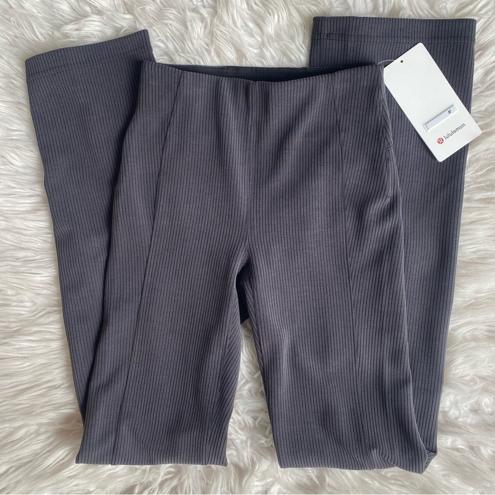 Lululemon Ribbed Softstreme Flared Pant Regular Length Women’s Size 2 Black